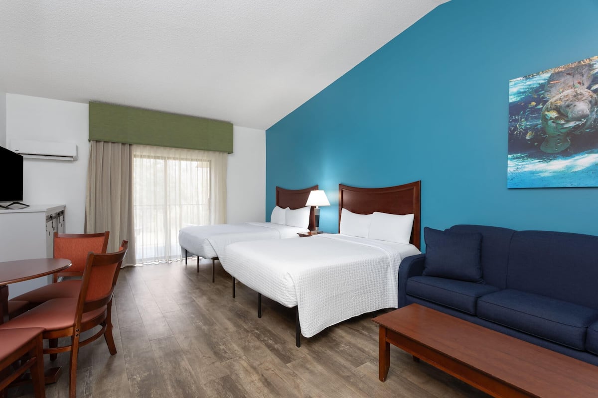 Studiosuite, flere senger, ikke-røyk | Skrivebord, skrivebord for bærbar PC og strykejern/-brett