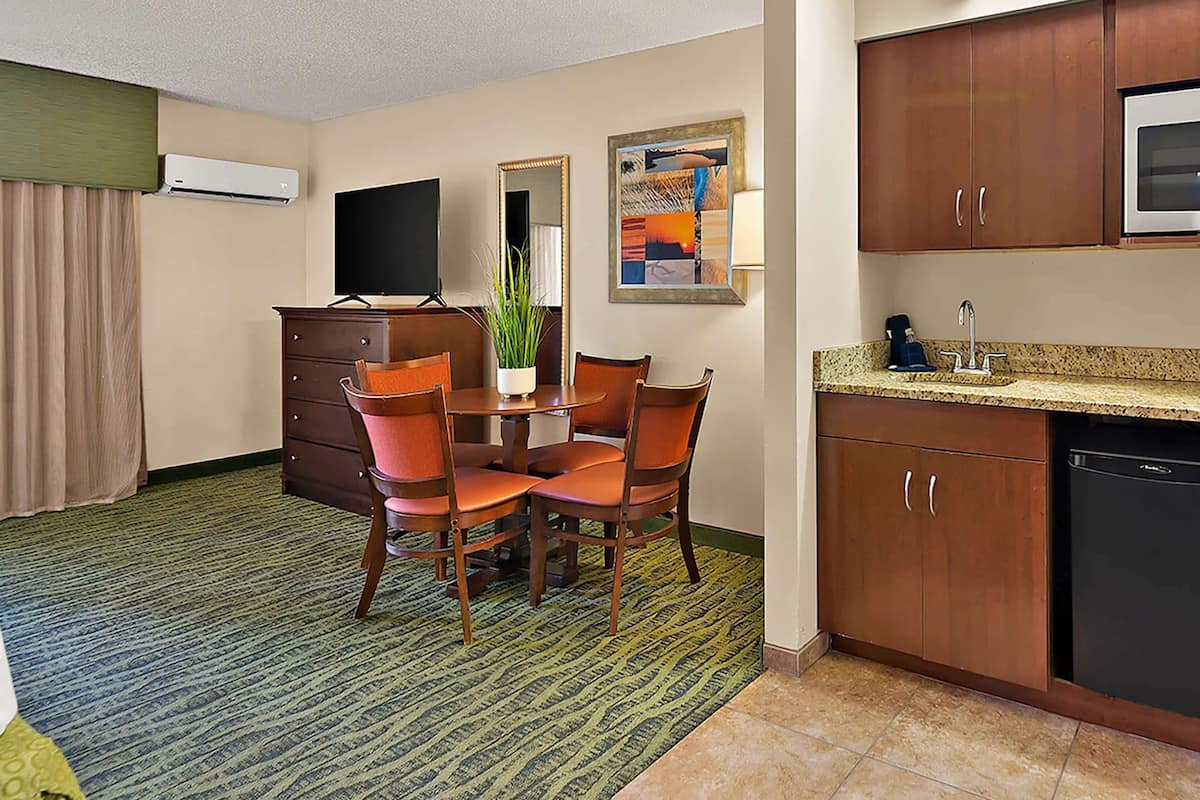 studio suite, multiple beds, non smoking | desk, laptop workspace, iron/ironing board, free wifi