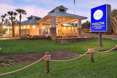 PaddleTail Waterfront Lodge, Trademark Collection by Wyndham