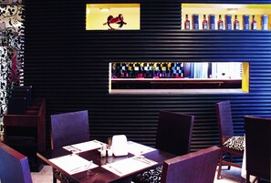 供應早餐、午餐、晚餐；本地菜
