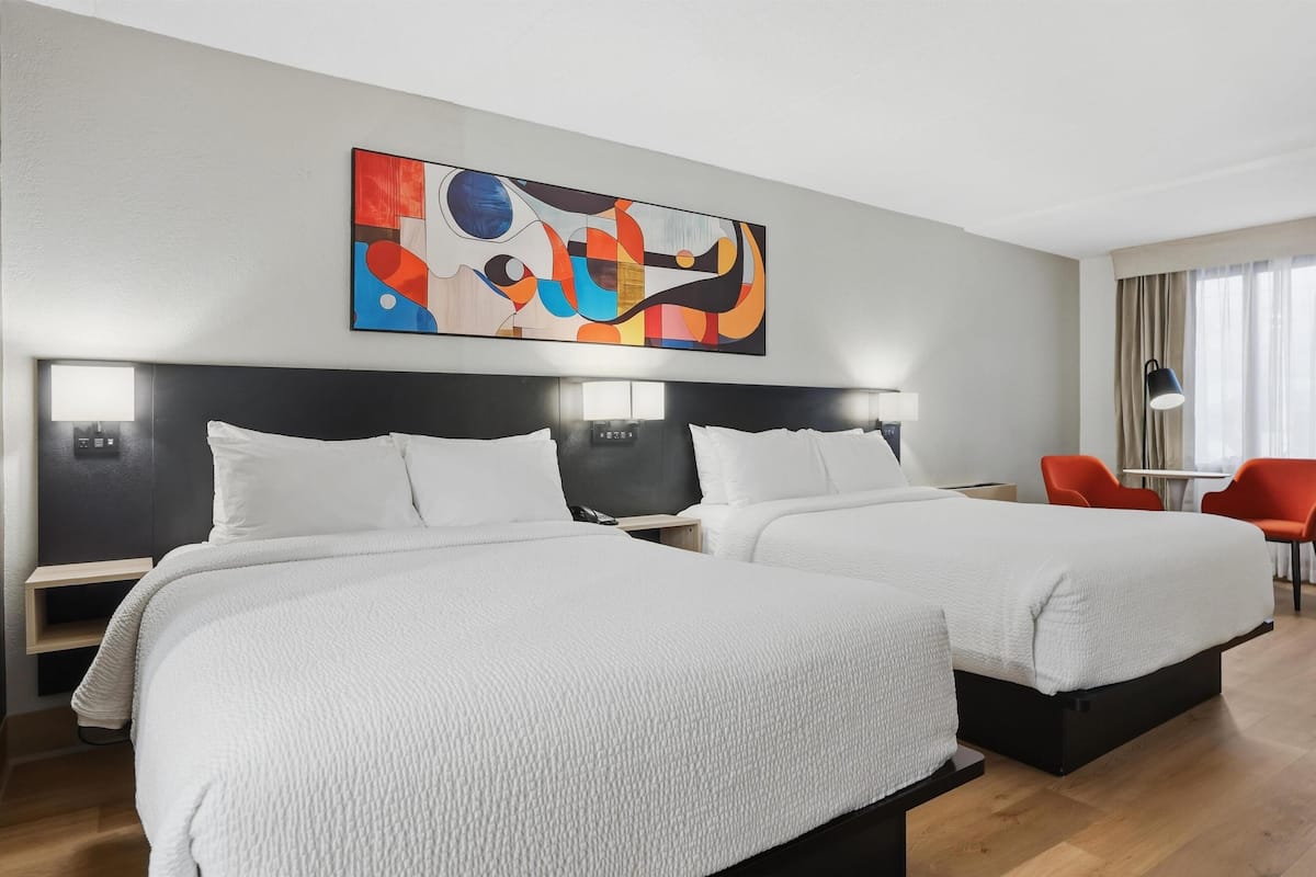 Ropa de cama de alta calidad y escritorio