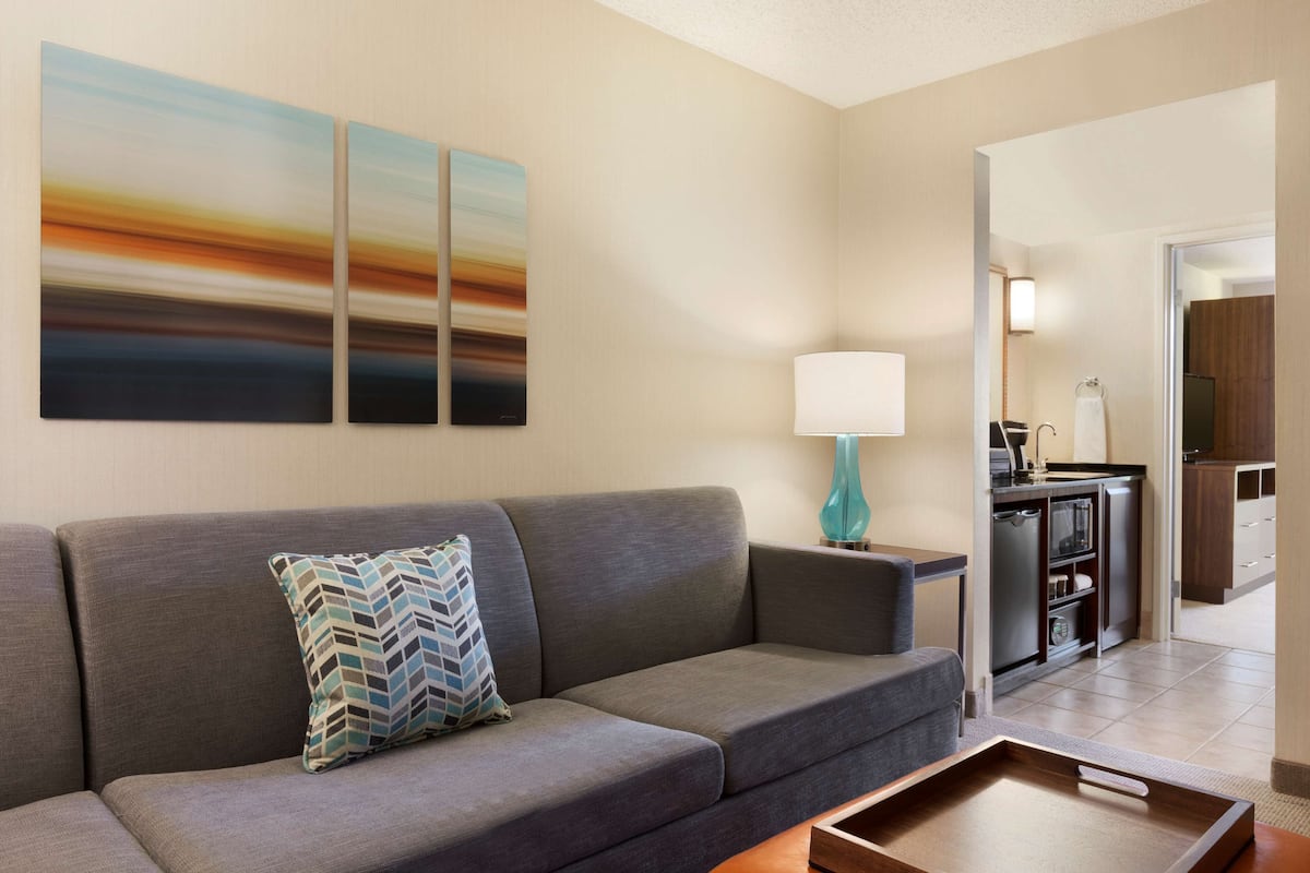 Premium bedding, in-room safe, desk, blackout curtains
