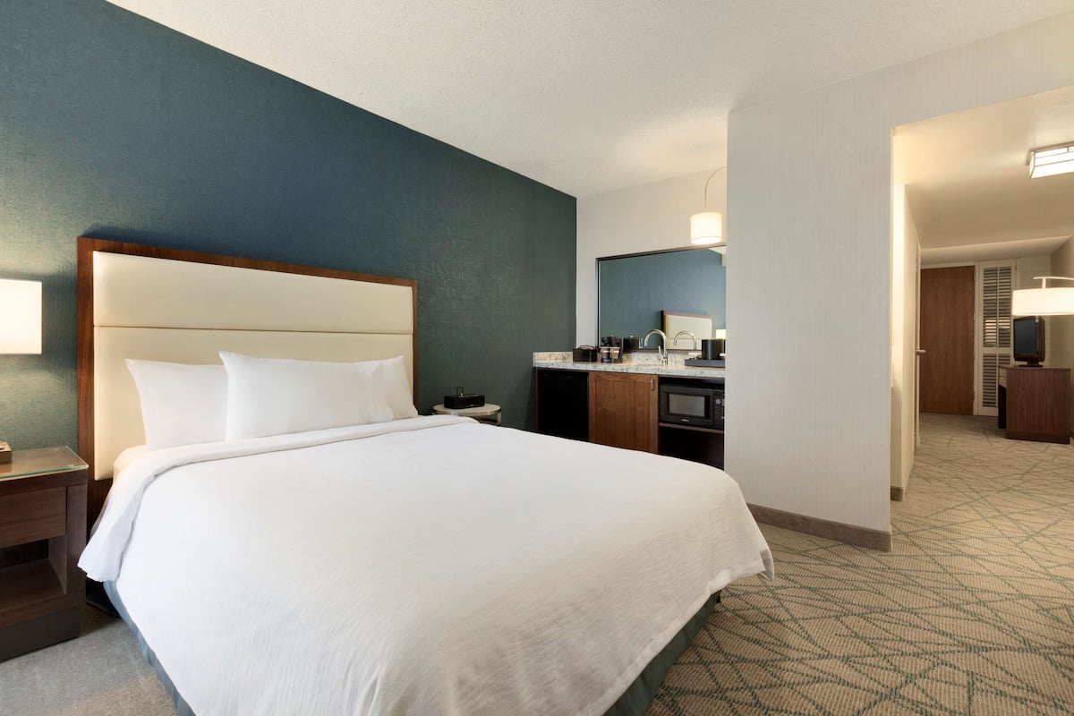 Premium bedding, in-room safe, desk, blackout curtains