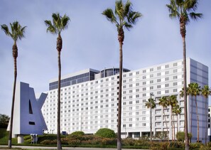 Exterior - Hyatt Regency Los Angeles International Airport (Los Angeles)