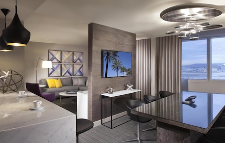 Premium bedding, pillowtop beds, in-room safe, desk. Hyatt Regency Los Angeles International Airport