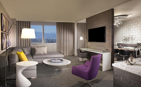 Premium bedding, pillowtop beds, in-room safe, desk. Hyatt Regency Los Angeles International Airport