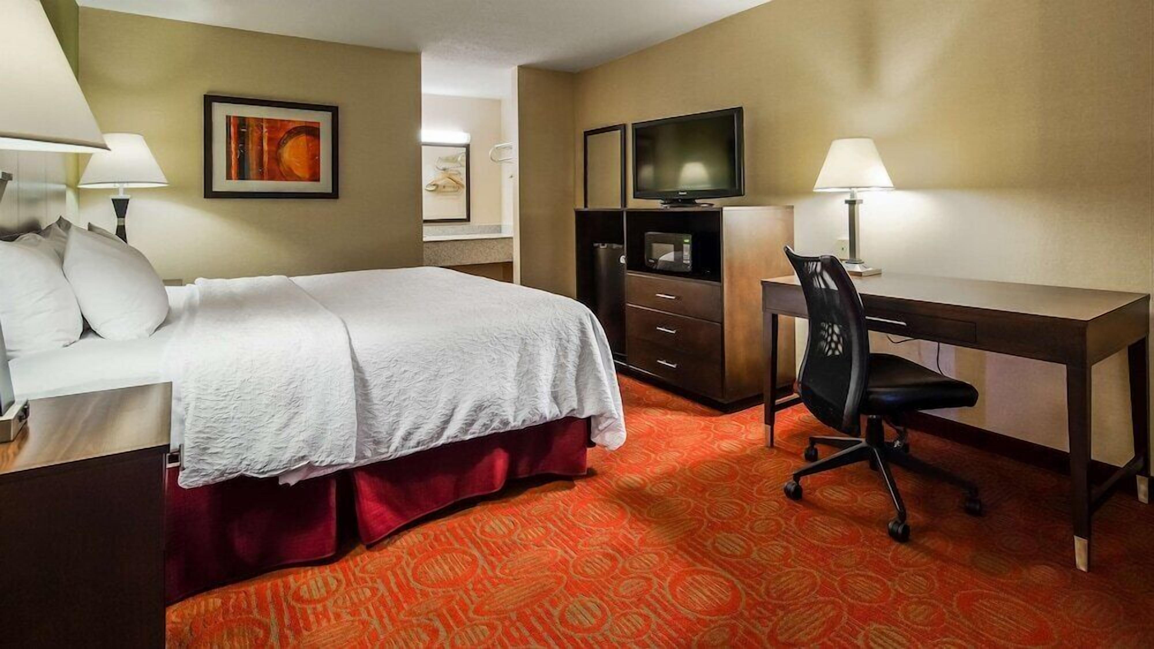 Desk, laptop workspace, iron/ironing board, free WiFi