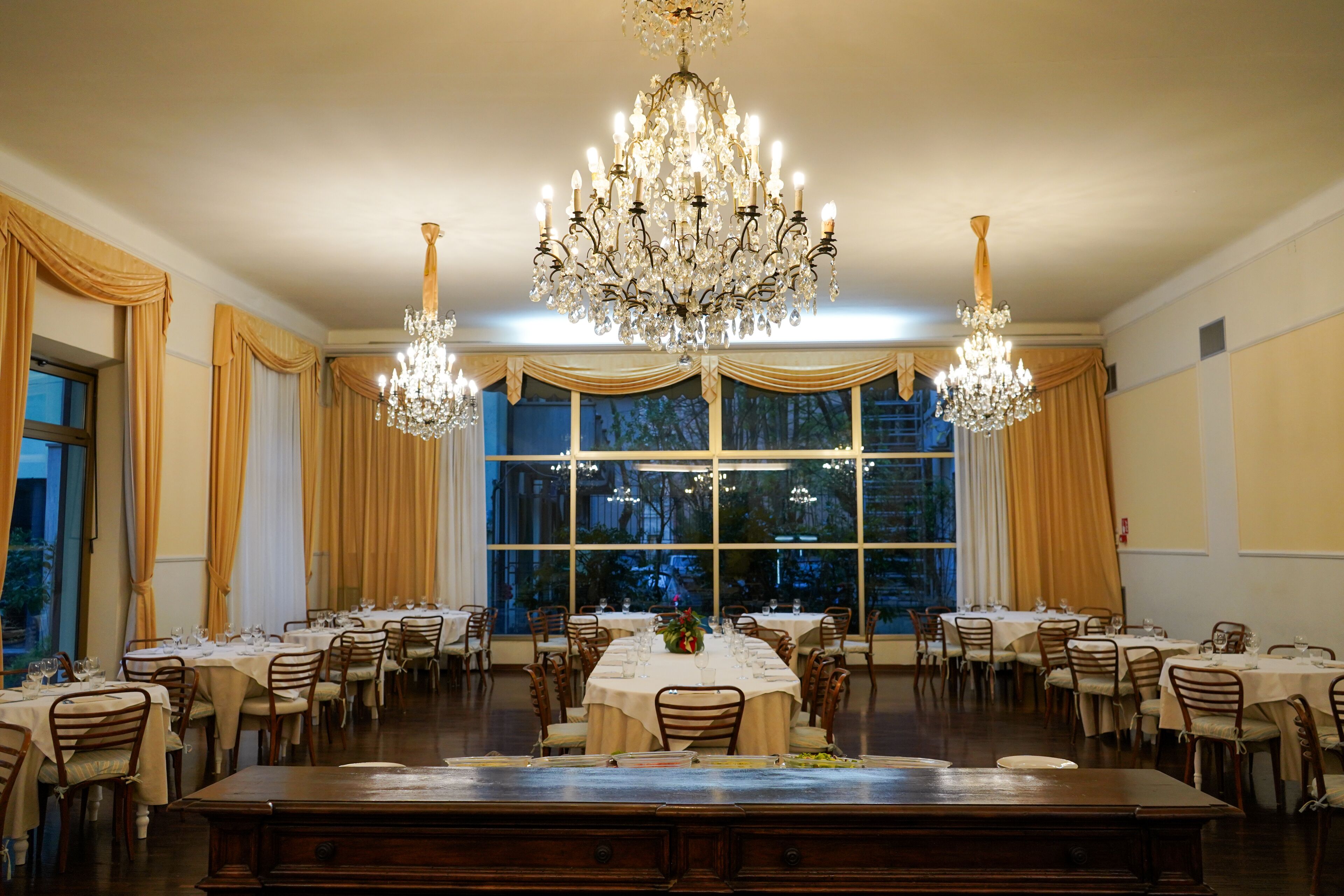 lunch and dinner served, local and international cuisine