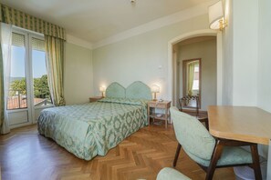 Deluxe Double or Twin Room | Minibar, in-room safe, desk, blackout drapes - HG Hotel Cappelli (Montecatini Terme)