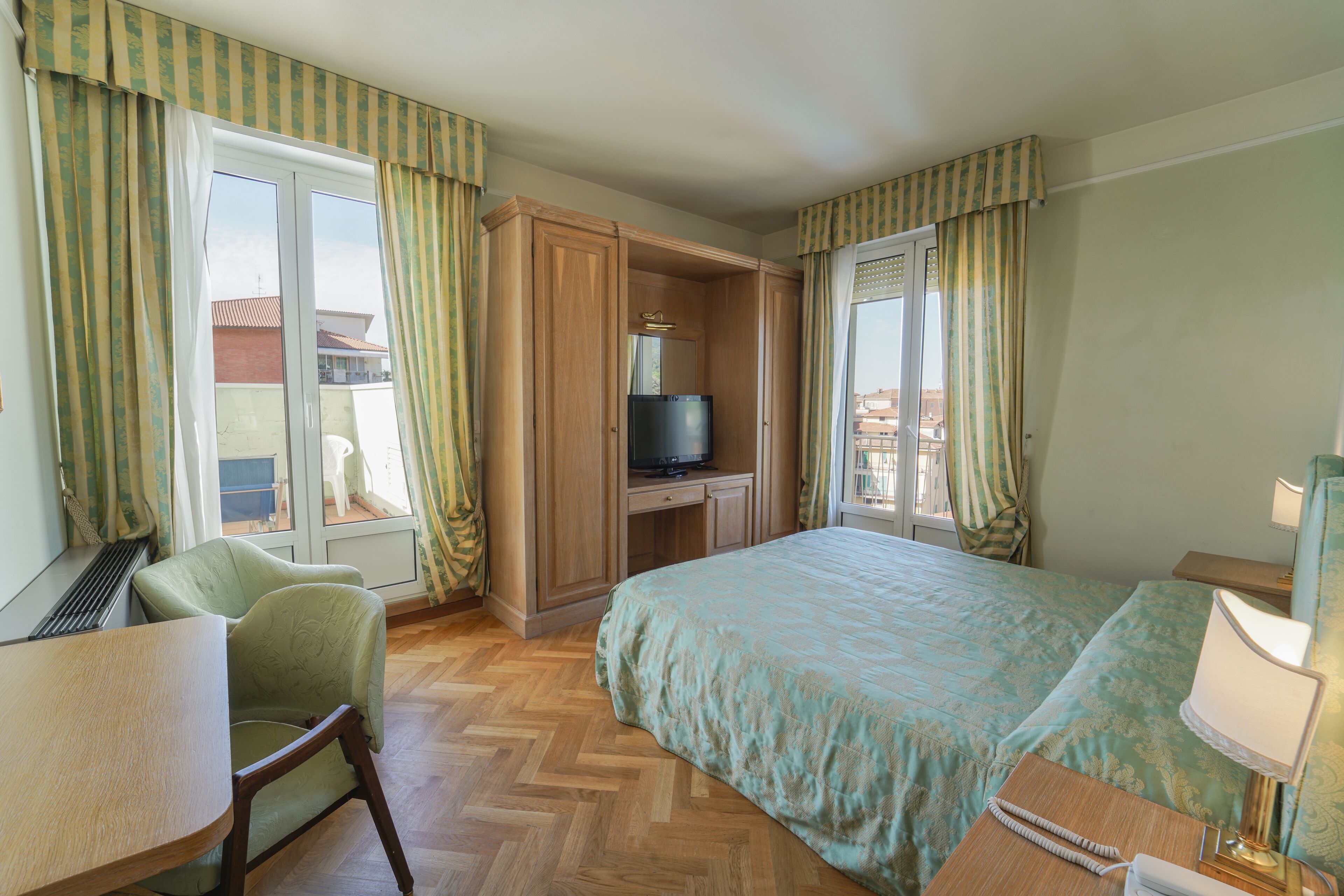 classic double or twin room, 1 bedroom | 1 bedroom, minibar, in-room safe, desk