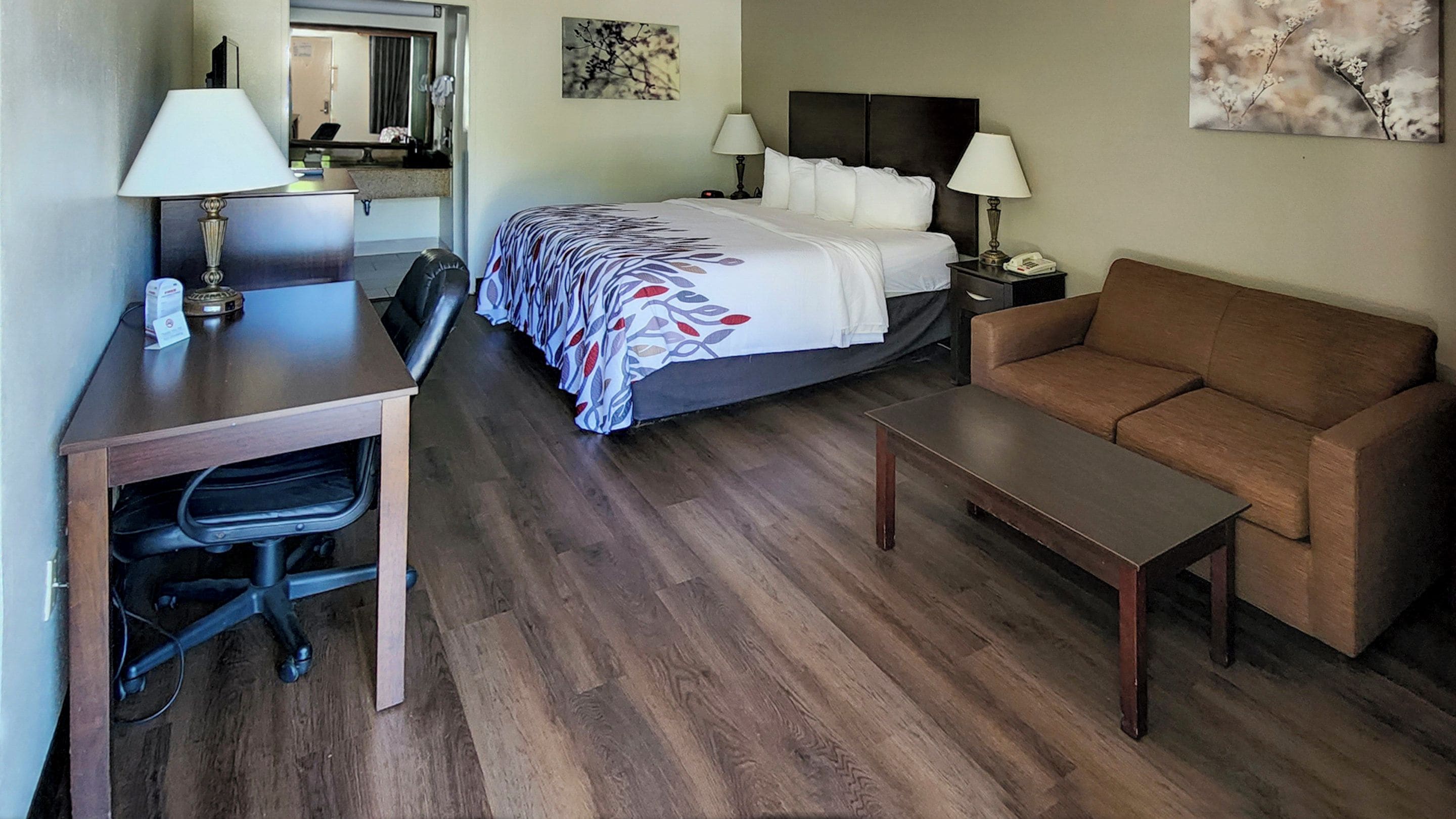 Habitación superior, 1 cama de matrimonio grande, no fumadores | Escritorio, espacio para trabajar con un portátil, cortinas opacas