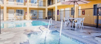 Econo Lodge Inn & Suites Lodi - Wine Country Area