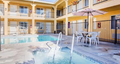 Econo Lodge Inn & Suites Lodi - Wine Country Area