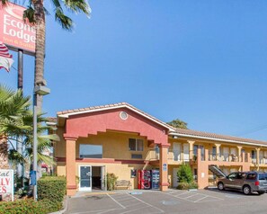 Exterior - Econo Lodge Inn & Suites Lodi - Wine Country Area (Lodi)
