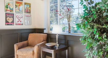 Econo Lodge Inn & Suites Lodi - Wine Country Area