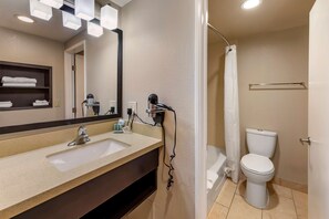 Articles de toilette gratuits, sèche-cheveux, serviettes fournies, savon