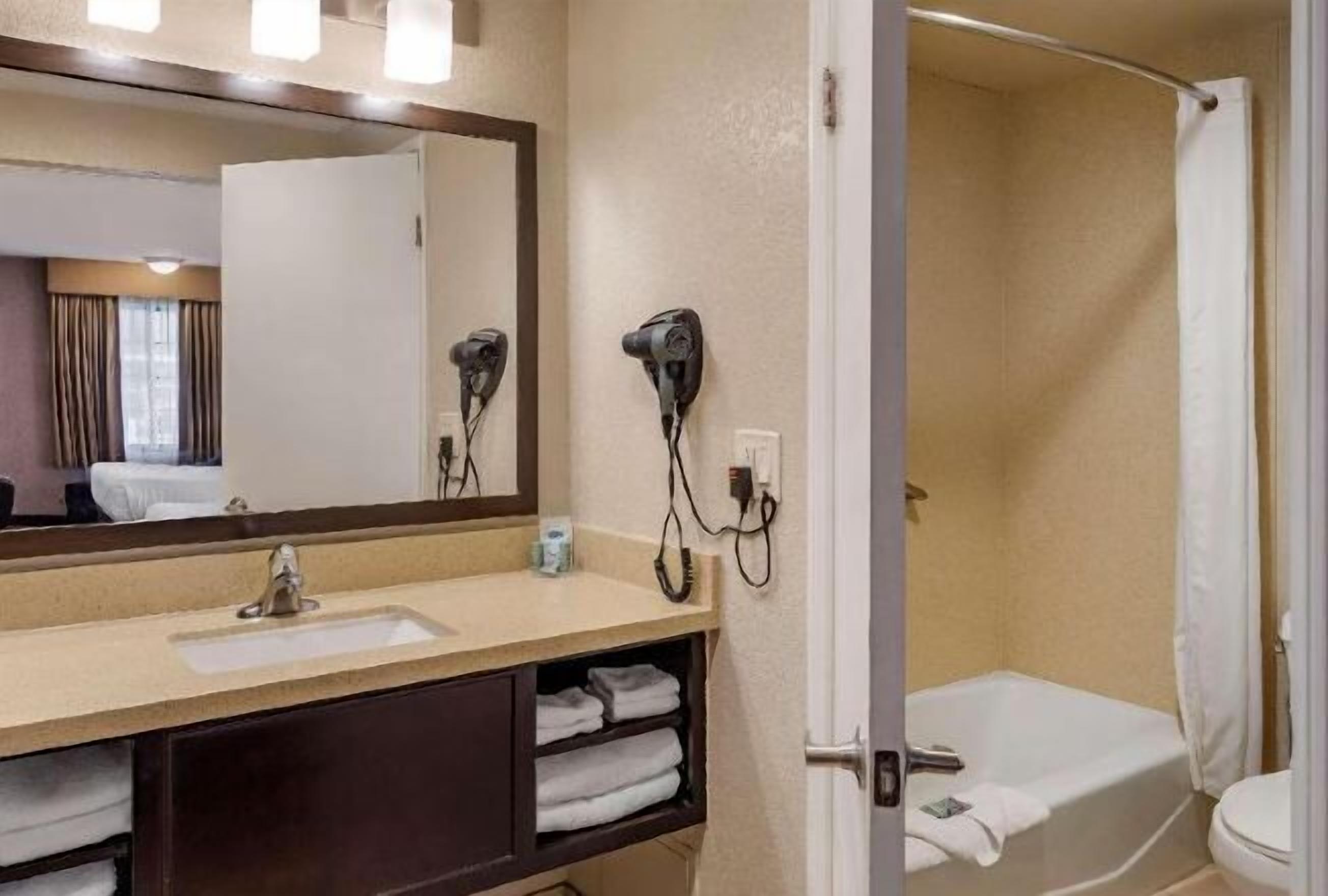 Bathroom | Free toiletries, hair dryer, towels, soap