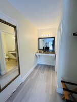 Room, 1 King Bed, Non Smoking | Bathroom | Combined shower/tub, hair dryer, towels