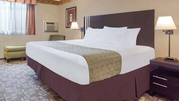 Standaard kamer, 1 kingsize bed | Verduisterende gordijnen, een strijkplank/strijkijzer, babybedden