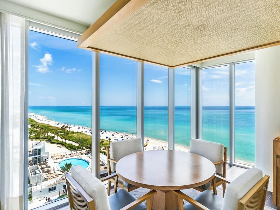 Utsikt mot strand/hav