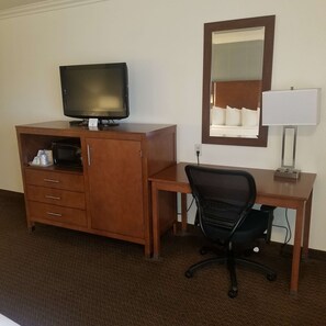 Standardzimmer, 1 King-Bett, Nichtraucher, Kühlschrank und Mikrowelle (Larger Room) | Zimmerausstattung