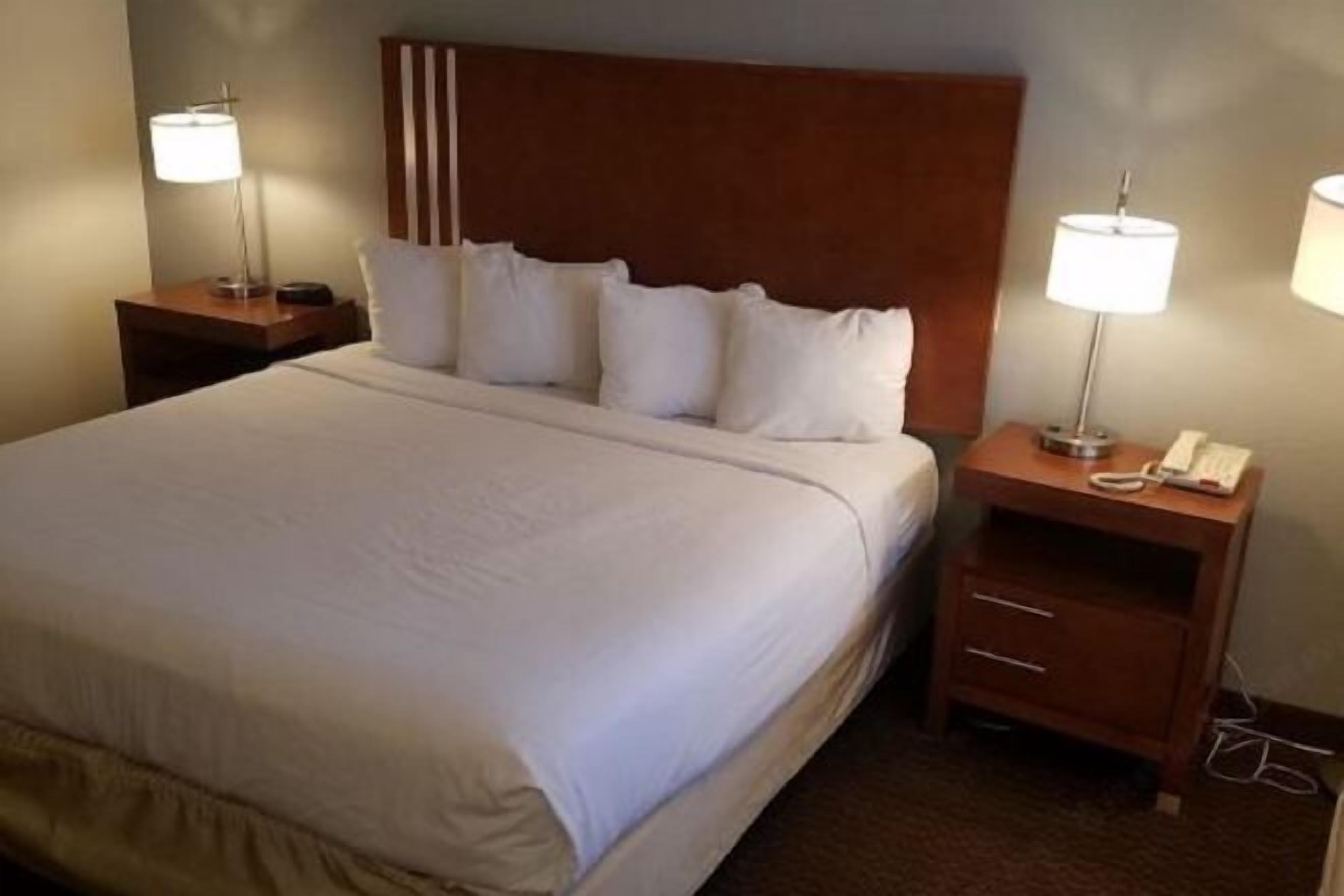 โต๊ะทำงาน, พื้นที่ทำงานแบบใช้แล็ป  ท็อป, เตารีด/โต๊ะรีดผ้า, Wi-Fi