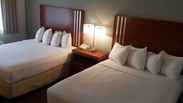 Escritorio y espacio para trabajar con laptop