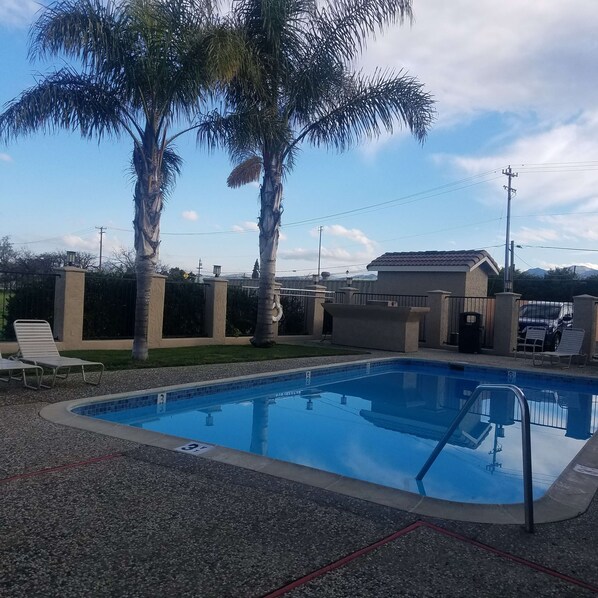 Seasonal outdoor pool, open 8:00 AM to 9:00 PM, pool loungers