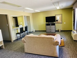 Suite, 1 King Bed - Super 8 by Wyndham New Iberia (New Iberia)