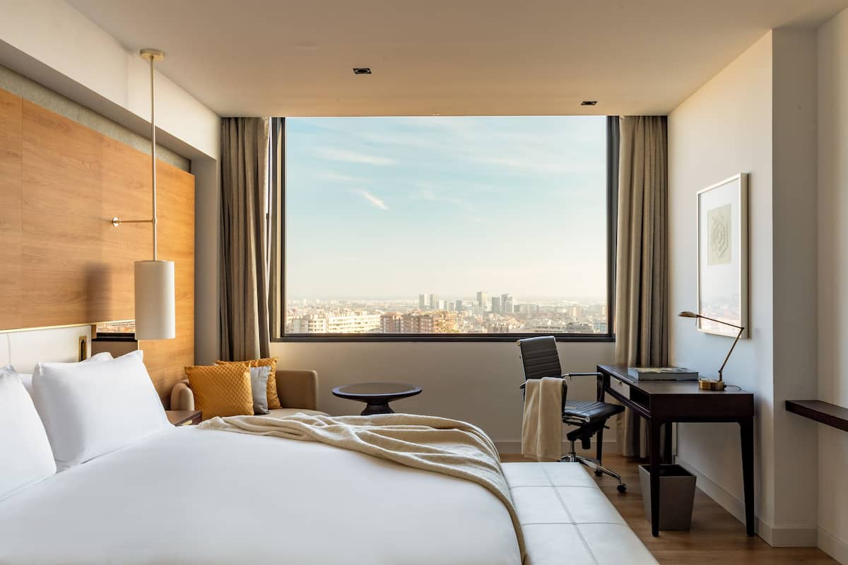 Biancheria da letto di alta qualità, minibar, cassaforte in camera