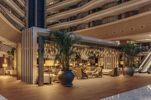 42-inch flat-screen TV with satellite channels, TV, pay films - Torre Melina, a Gran Meliá Hotel (Barcelona)