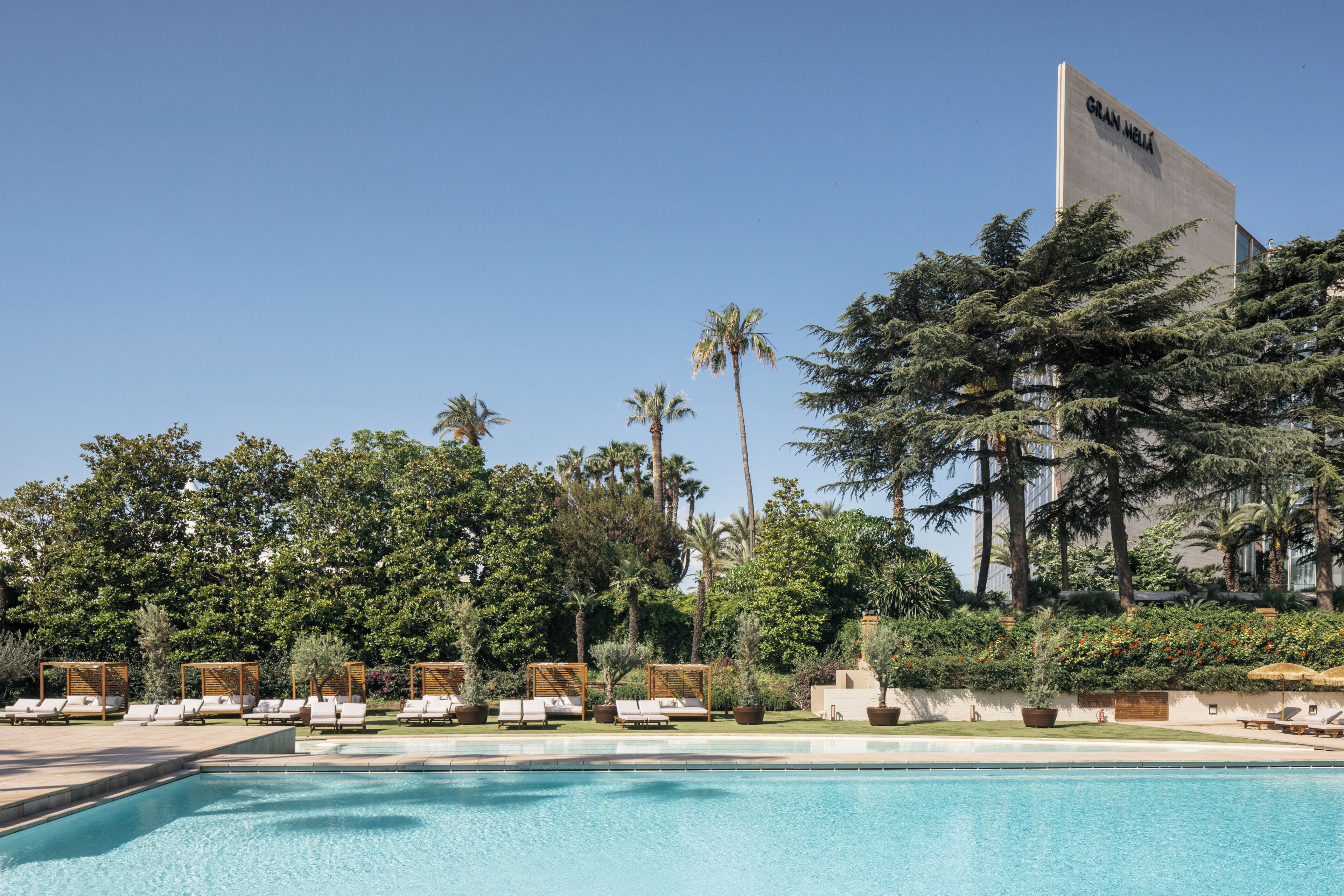 Seasonal outdoor pool, pool cabanas (surcharge), pool umbrellas