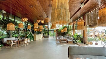 4 Restaurants, FrĂŒhstĂŒck, Mittagessen, Abendessen, spanische KĂŒche