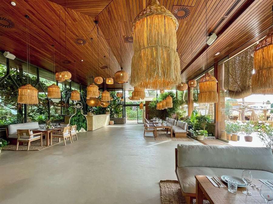 4 restaurants, breakfast, lunch, dinner served; Spanish cuisine