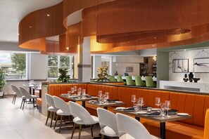 Breakfast, lunch and dinner served - Crowne Plaza Saint John Harbour View by IHG (Saint John)