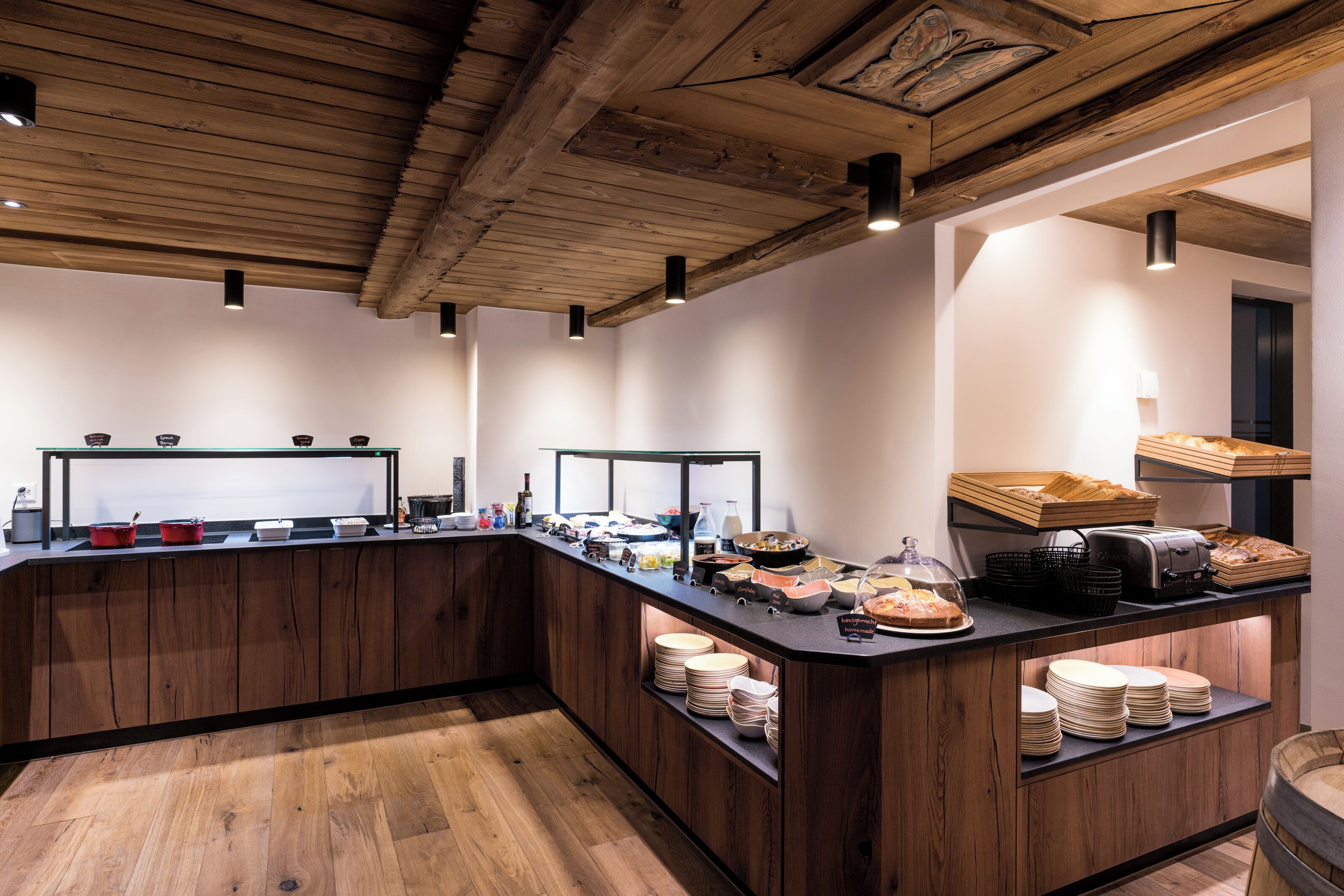 朝食 (ビュッフェ)、毎日提供 (無料)