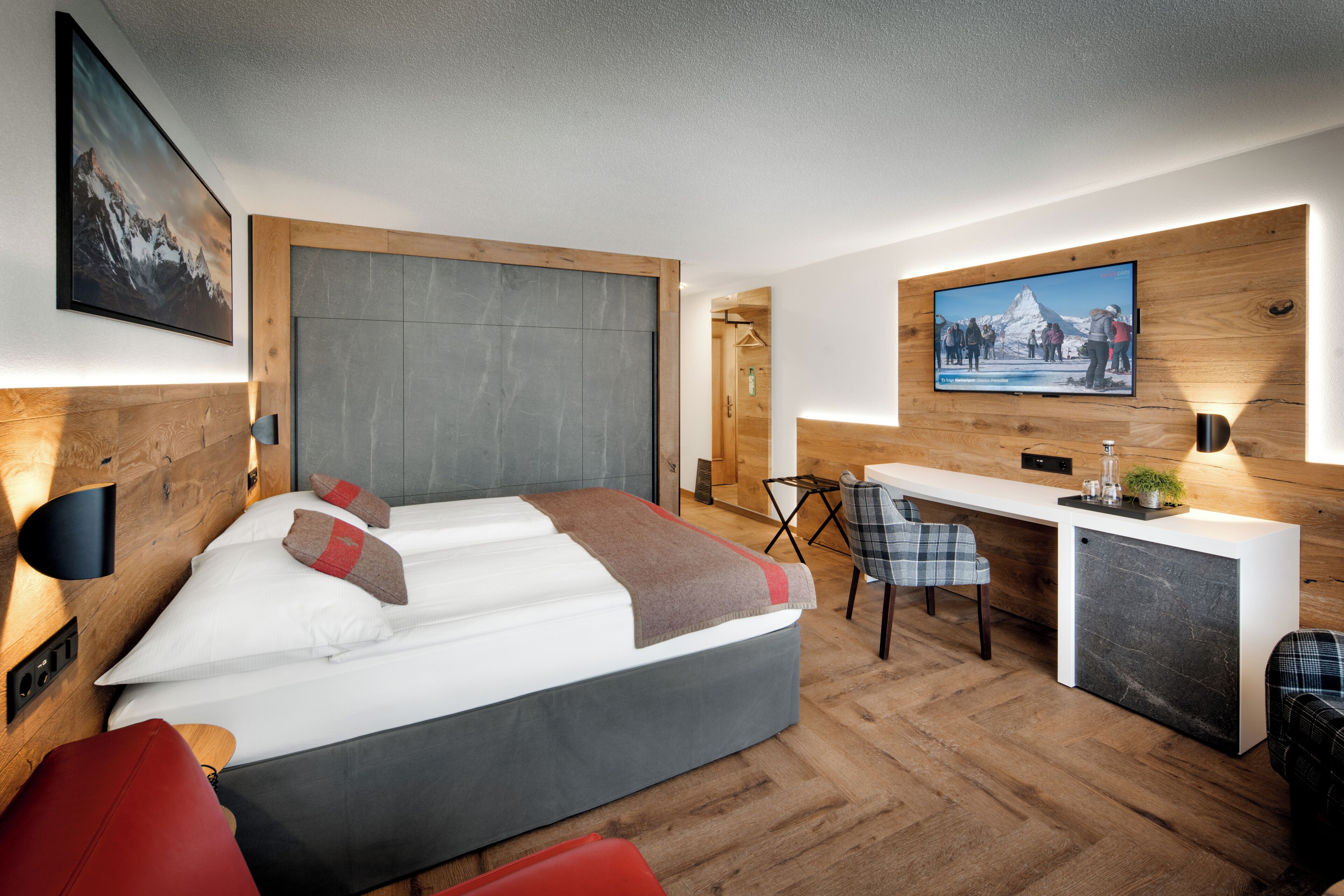 デラックス トリプルルーム マウンテンビュー | 高級寝具、セーフティボックス (室内)、デスク、遮光カーテン