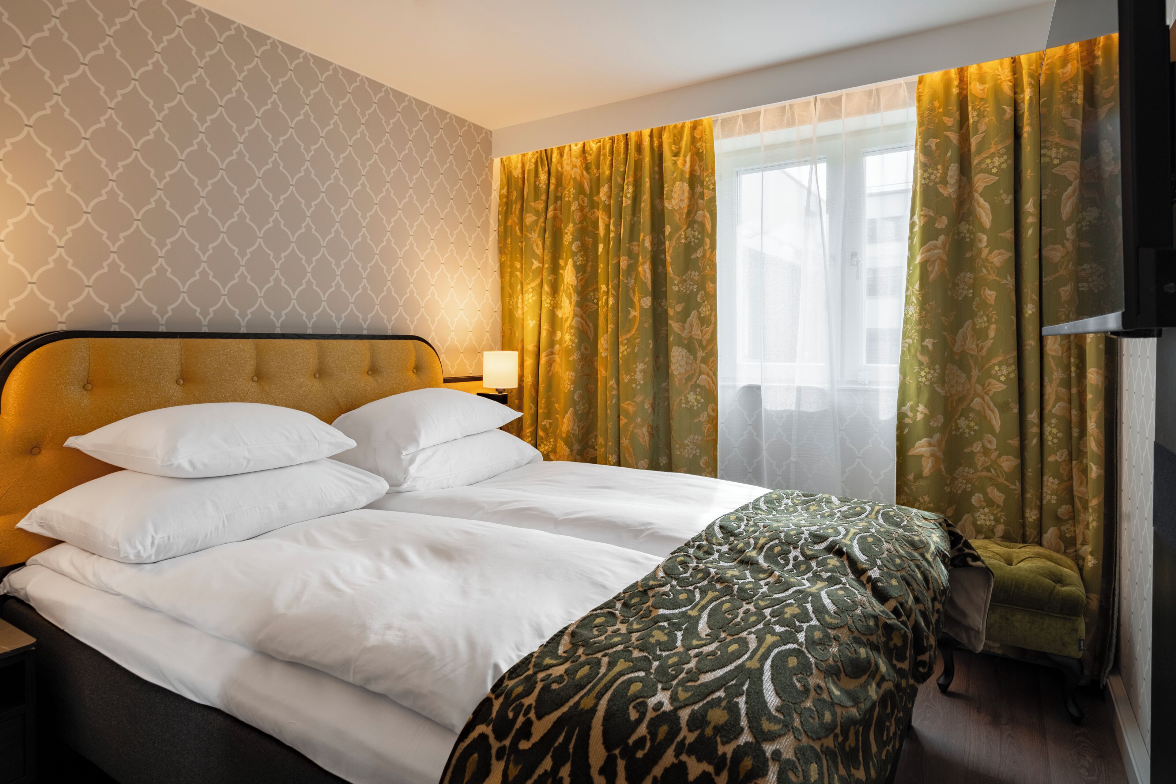 Chambre Standard double, non-fumeur | Couette en duvet, minibar, coffre-fort, décor unique