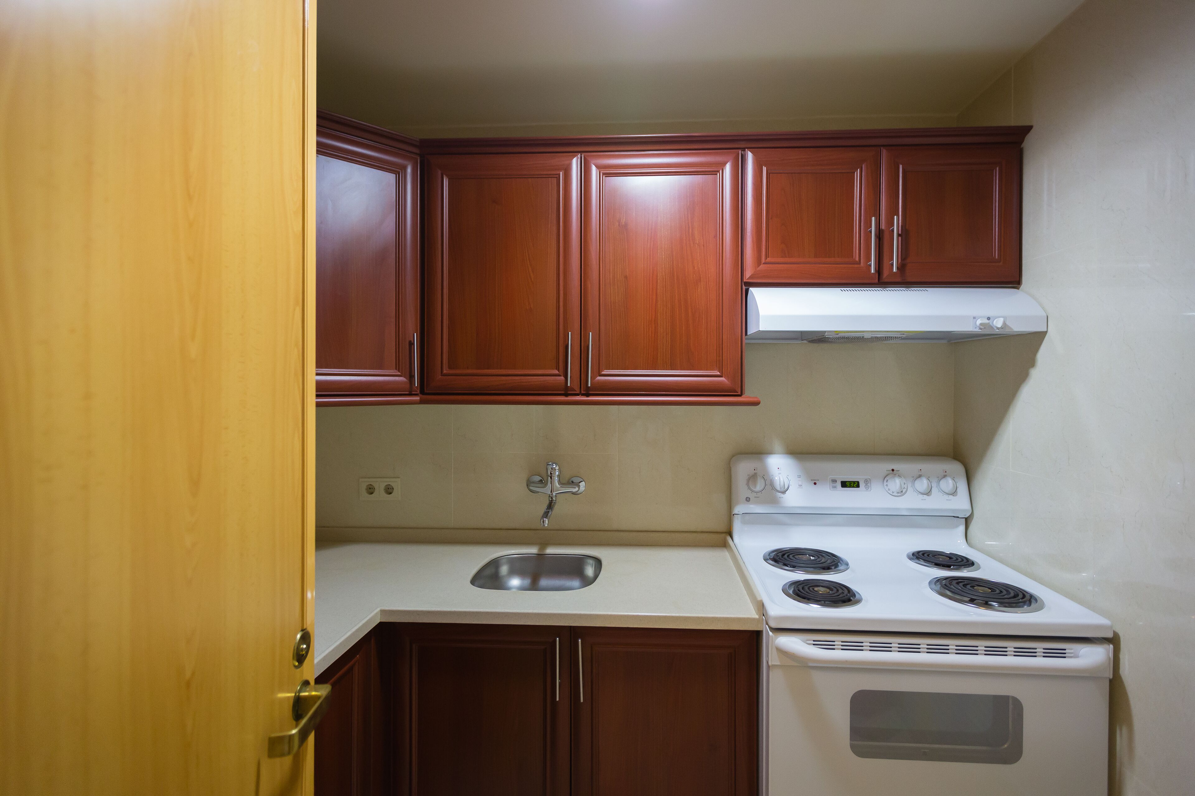 mini-fridge, coffee/tea maker