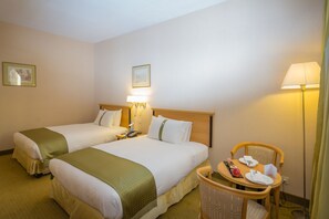 迷你吧、客房内保险箱、熨斗/熨衣板、免费 WiFi