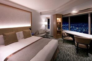 In-room safe, desk, blackout curtains, soundproofing - Yokohama Royal Park (Yokohama)