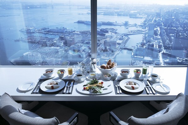 In-room dining - Yokohama Royal Park (Yokohama)