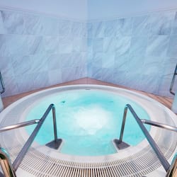 Body treatments, aromatherapy, facials, reflexology, massages