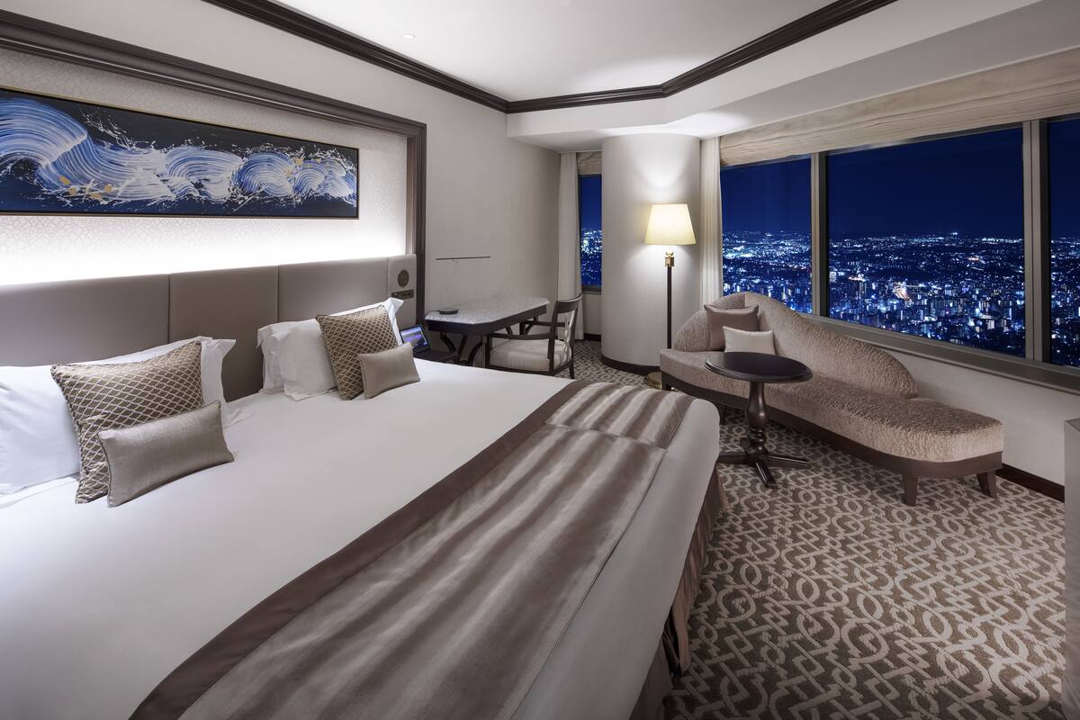 Club Floor Corner Double Room, City View, Non Smoking | In-room safe, desk, blackout curtains, soundproofing