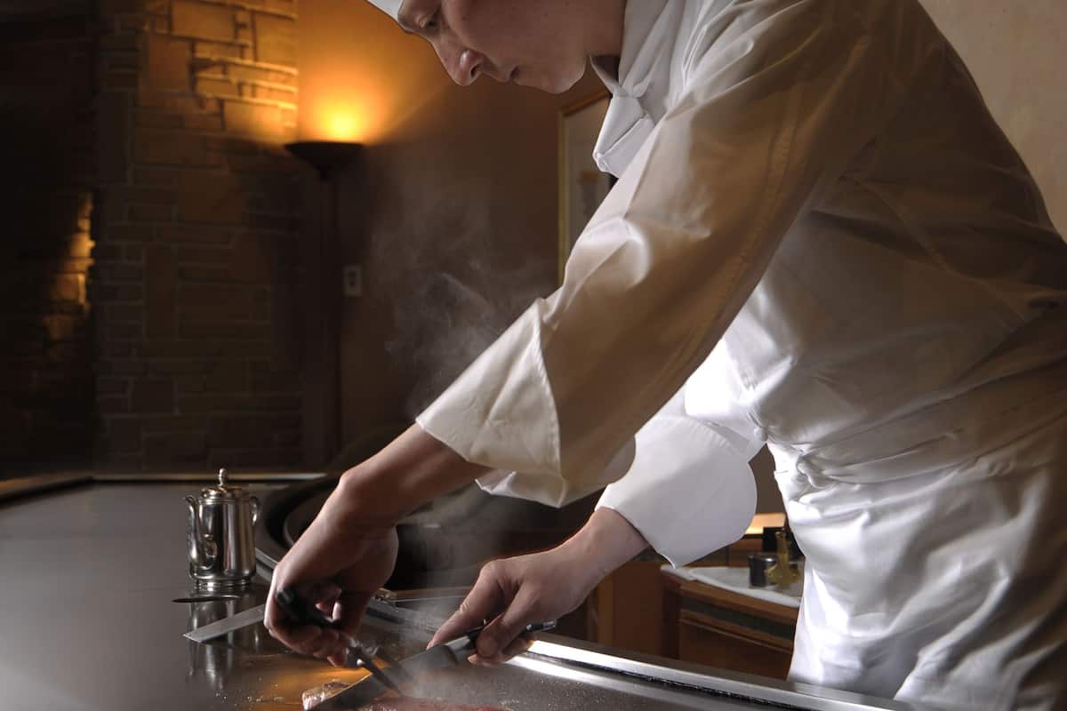 5 restaurants, breakfast, lunch, dinner served; french cuisine