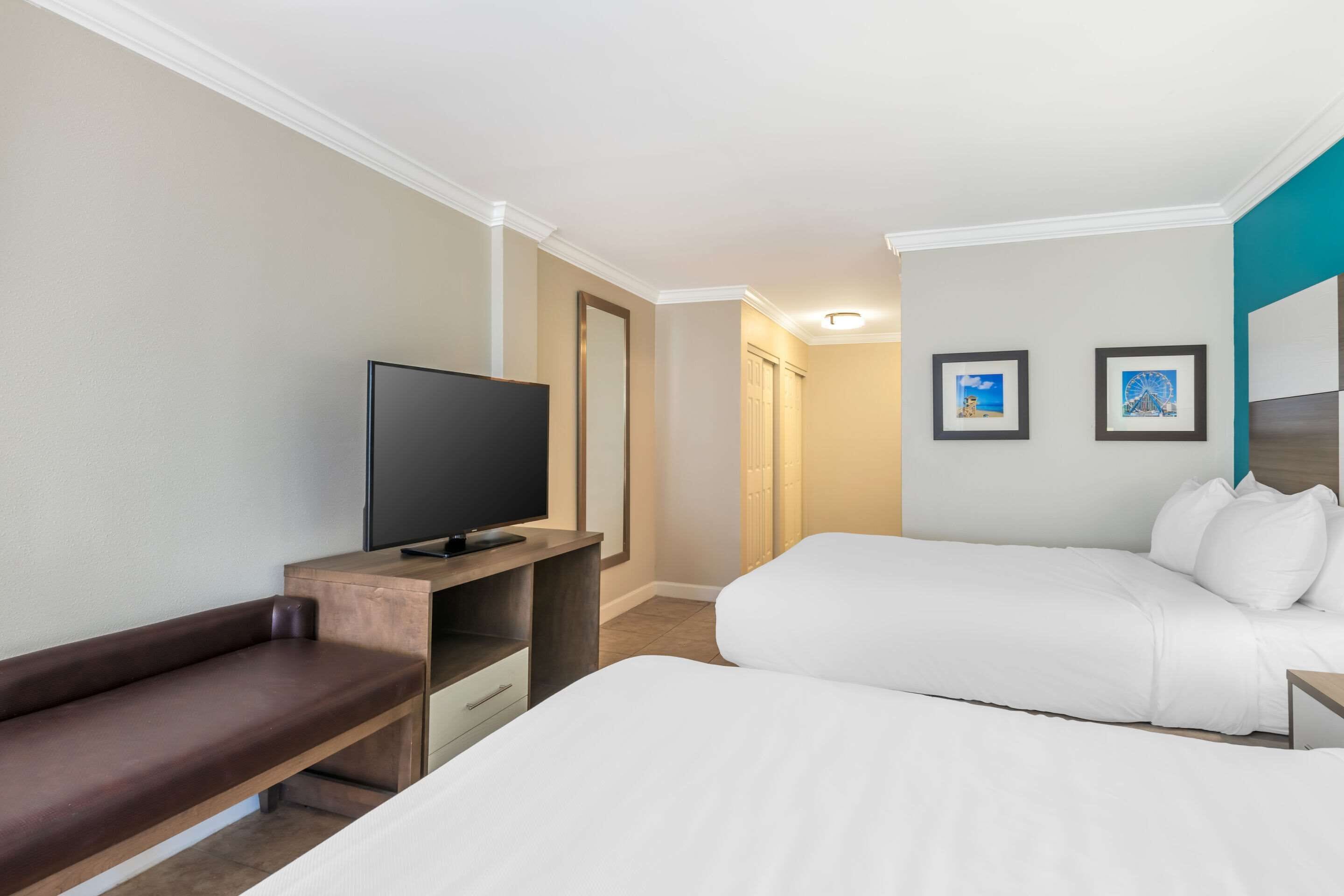 Egyptian cotton sheets, premium bedding, pillowtop beds, desk