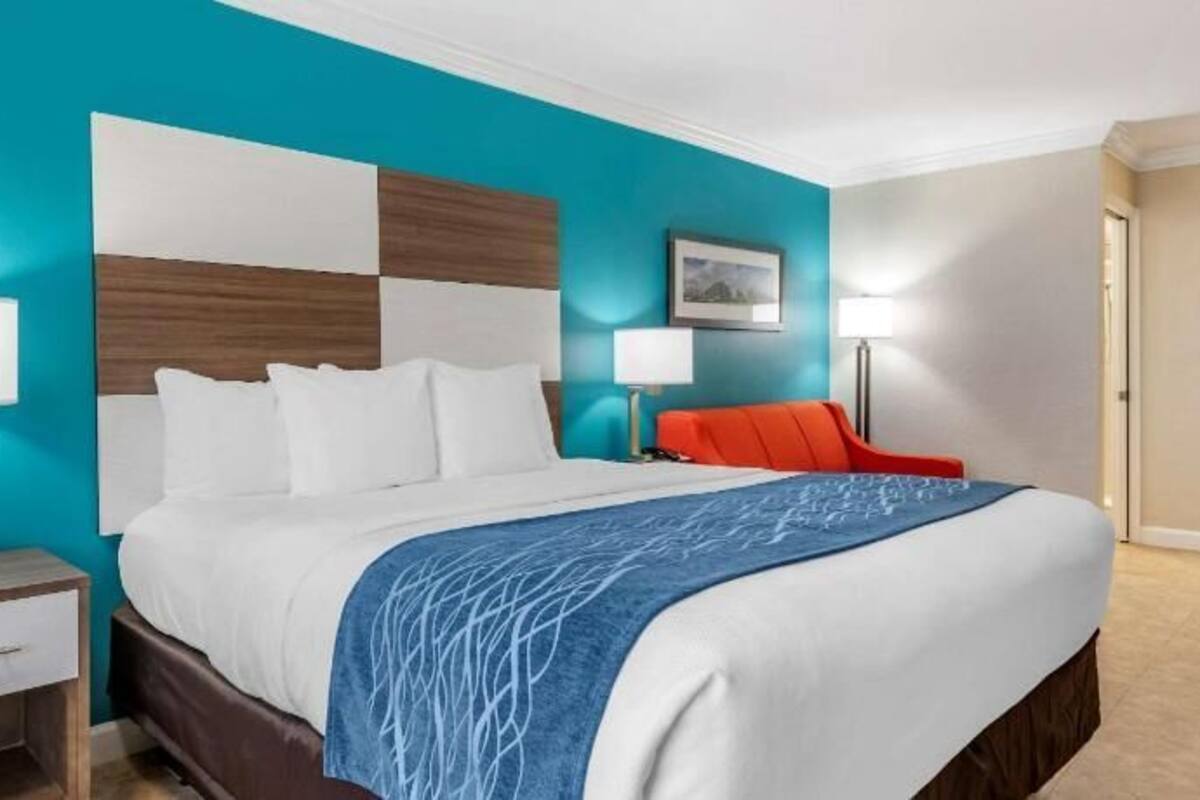 Egyptian cotton sheets, premium bedding, pillow-top beds, desk