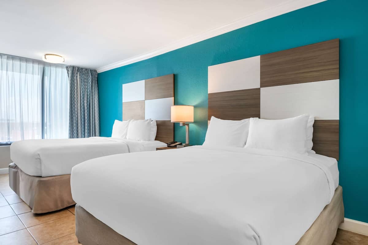 Egyptian cotton sheets, premium bedding, pillowtop beds, desk