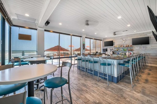 Poolside bar