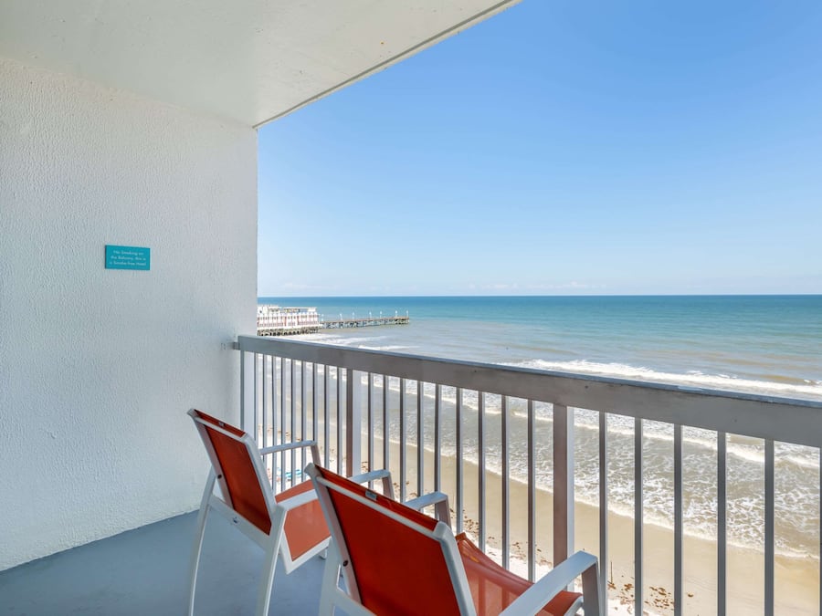 Egyptian cotton sheets, premium bedding, pillow-top beds, desk